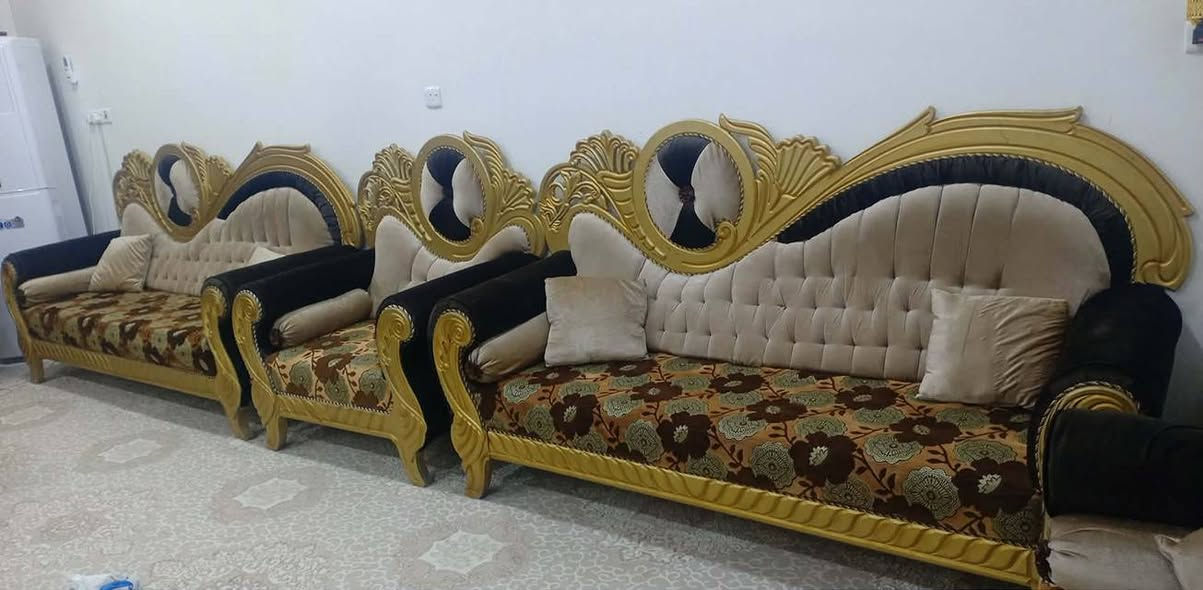 للبيع
٢٠ مقاعد تخم سعر ٨٠٠ وبيه مجال ع خاص 
قرية المختار
*********** بي اوتساب
