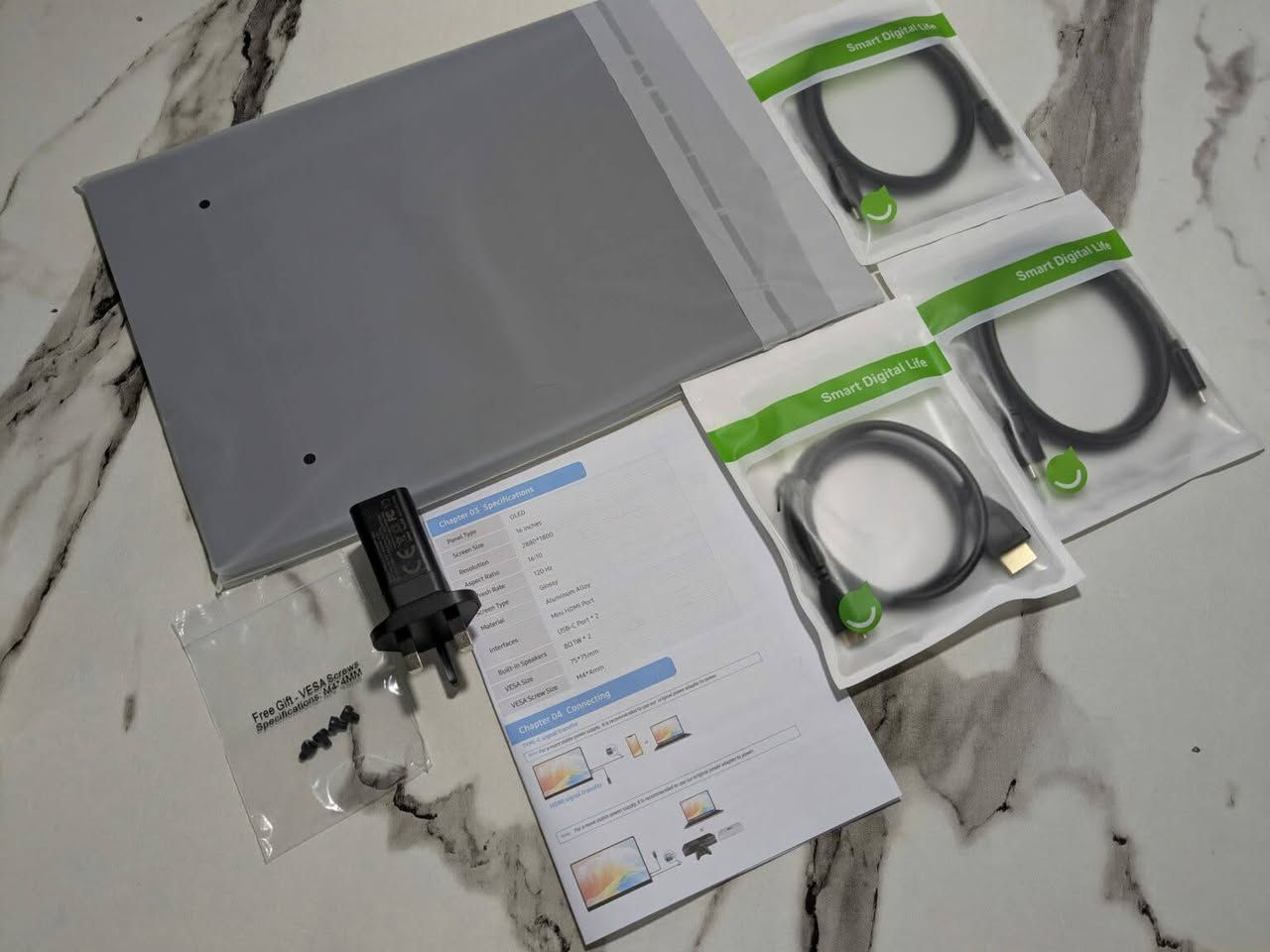 نوع الشاشة OLED مقاس 16 بوصة بدقة
1800 × 2880 بكسل.

الأداء معدل تحديث 120 هرتز مع طبقة شاشة

لامعة .

التوصيل منفذ in HDMI ومنفذين USB-C بالإضافة إلى مكبرات صوت مدمجة.
متوفر توصيل
 السعر 90
***********
