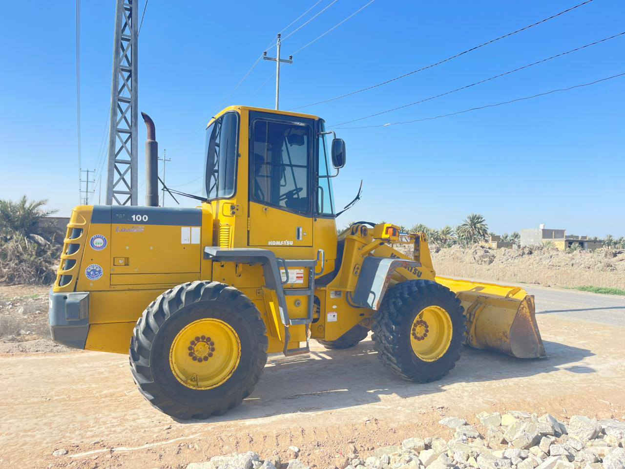 شفل كوماتسو للبيع حجم 100 مكفول موديل 19 دخول جديد ***********
