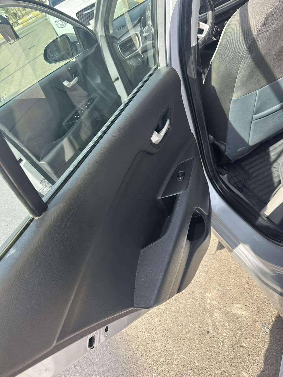 كيه ريو 2021 حادثها جنطه فقط معوقين السياره مابيها اي نقص سعر 115 وبيها مجال بصيط ***********
