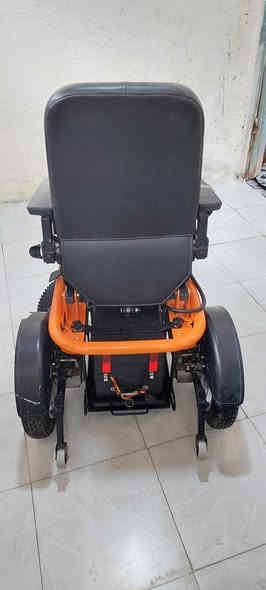 للبيع  .. 
عربانه كهربائيّة نظيفه وبطارياتهه جديده واي عطل وخلل مابيهه وتحمل اوزان ثقيله وبسعر ( 400) الف ومكاني البصره العشار 
وللتواصل هذا رقمي  
***********
