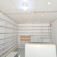 رفوف محل • ميز • العروبه الثالثه