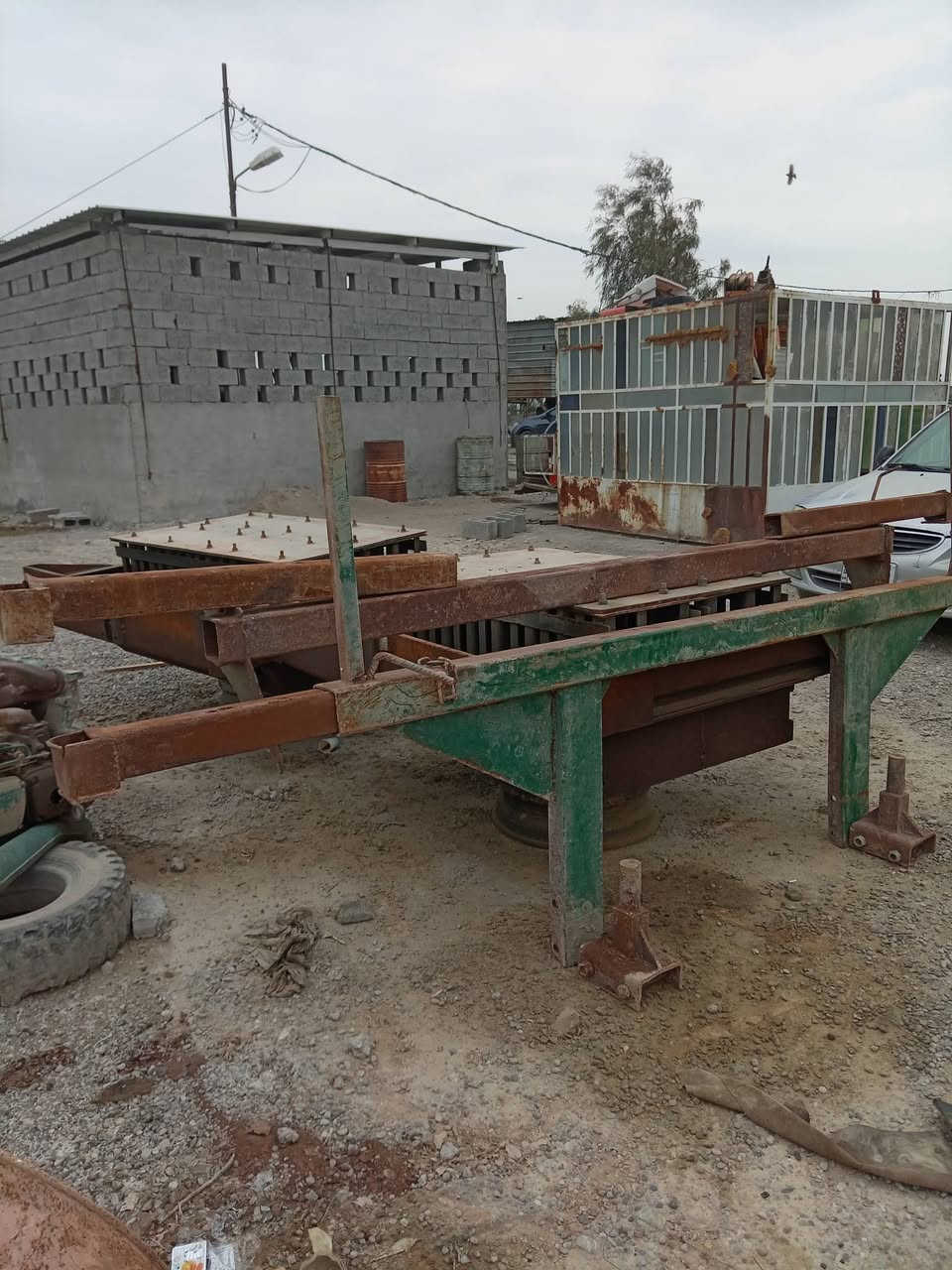 للبيع قاعده حمل حديد كامل سعر300 دولار ***********
