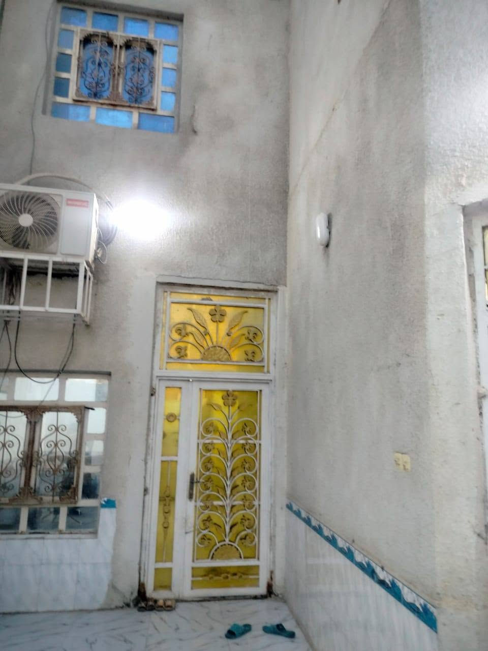 بيت بالناصريه ثوره خلف مجمع العائله ركن 
طابوا اسهم 200م طابقين طابوك كونكريت 
الارضي غرفتين وصالتين واستقبال ومطبخ وصحيات
وكراج سياره 
والطابق٢ 
3غرف وصاله ومخزن على تبليط وخدمات 
للإستفسار سعره ٢٩٥ بي مجال
***********
***********
مكتب نجمة الابداع بالثوره مقابل حسينية سيد عواد
