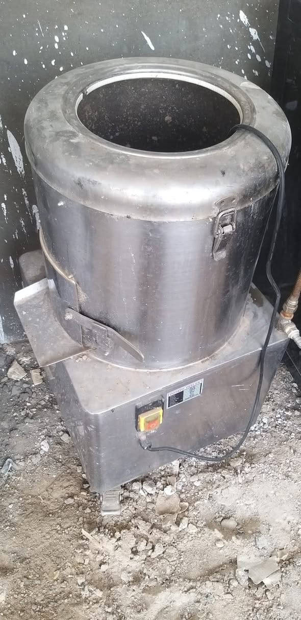 الى اصحاب المواكب و الكافتريات والمطاعم غراض طبخ الموجودات بالصورة طباخ عينين و كابسة صاج غازية و شواية برگر و مگشارة بتيته ( الياخذهن شلعة أرخصله من المفرد ) هذا رقمي ومكاني سماوة واتساب او اتصال 

***********
