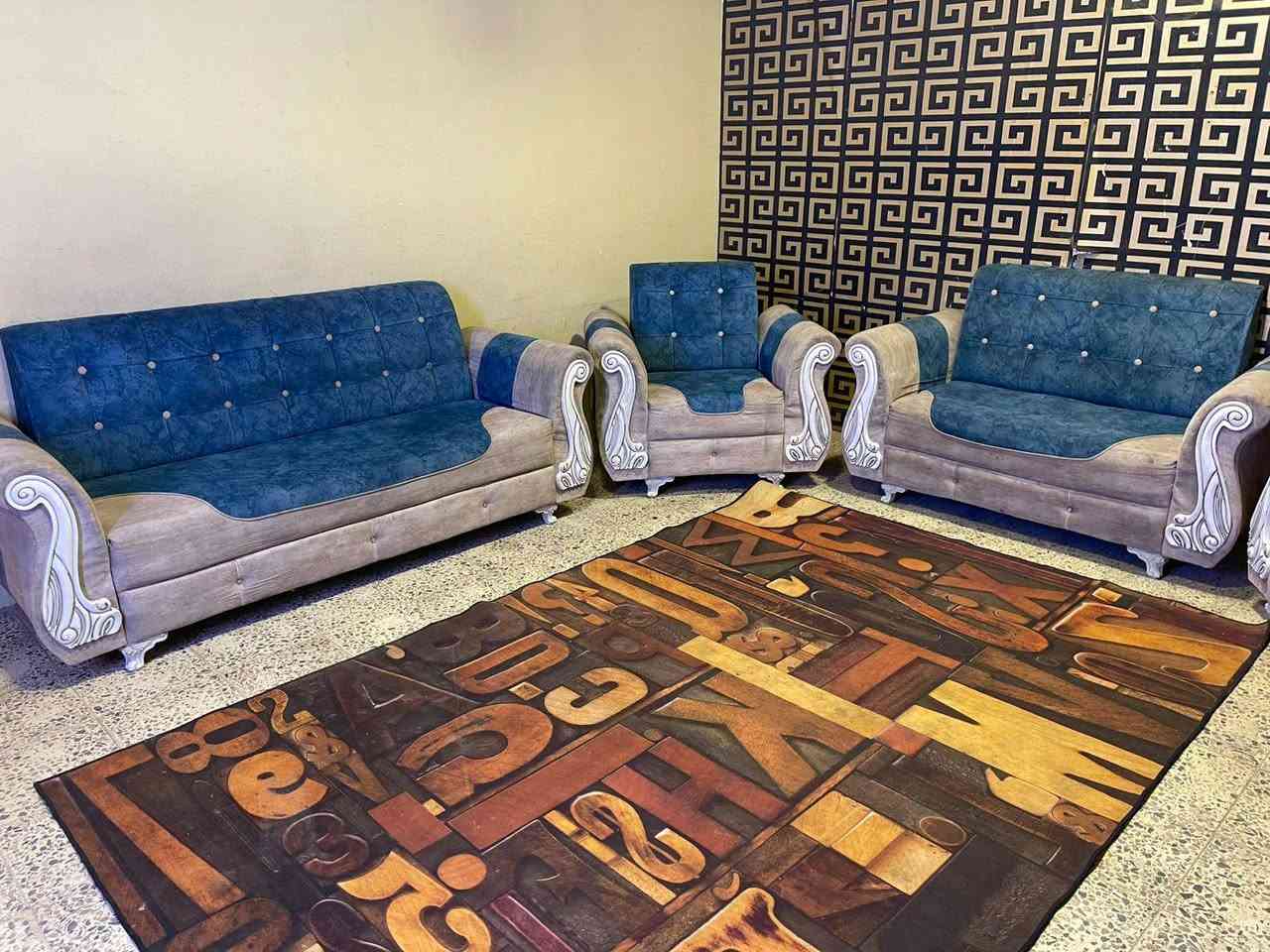 تخم 10 مقاعد تكمه بدون اي ضرر ب180
***********
