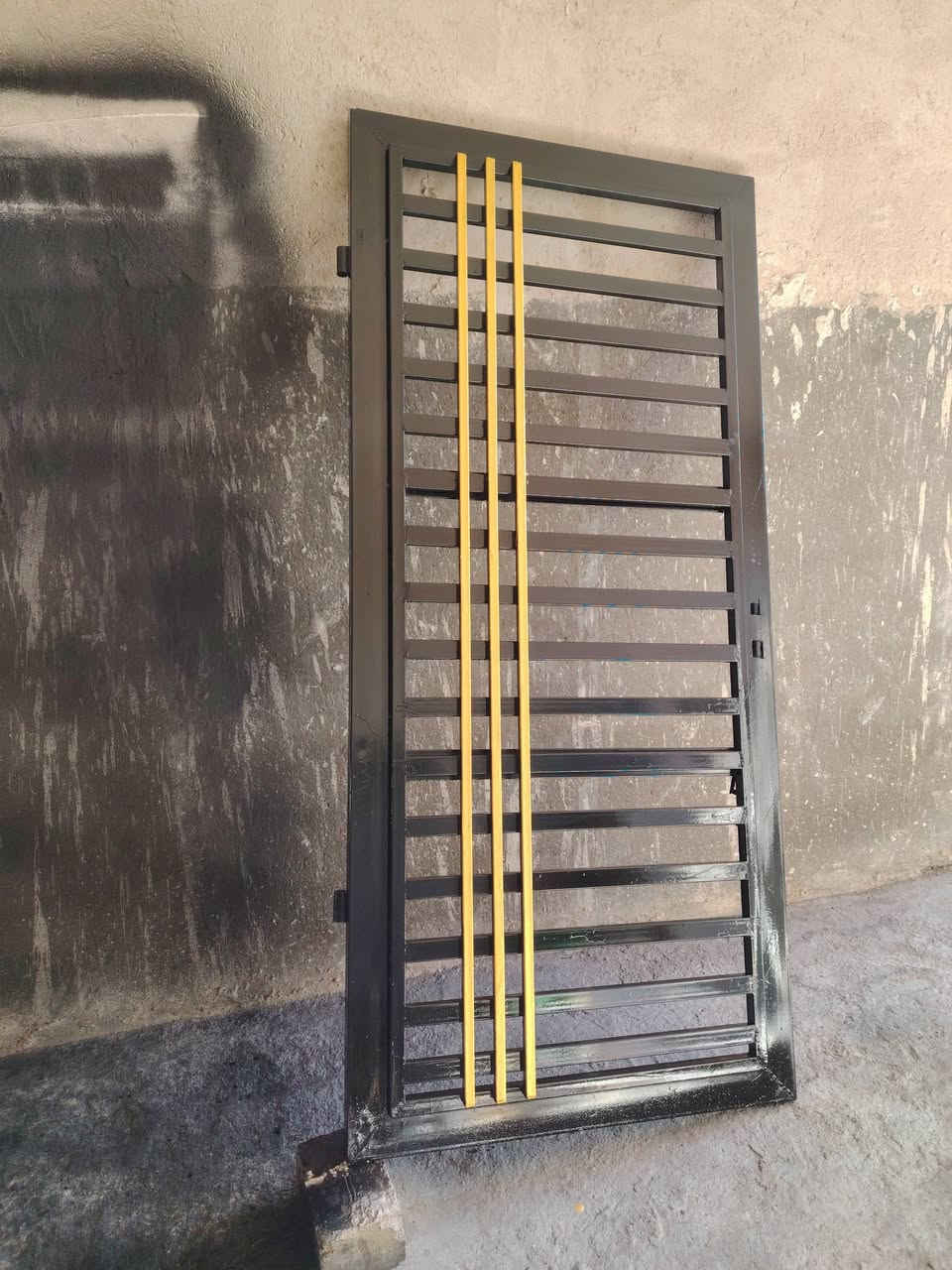 صبغ درجه اولا بسعر مناسب تنضيف شبابيج وصبغ الصباغ مهند ناصر ***********
