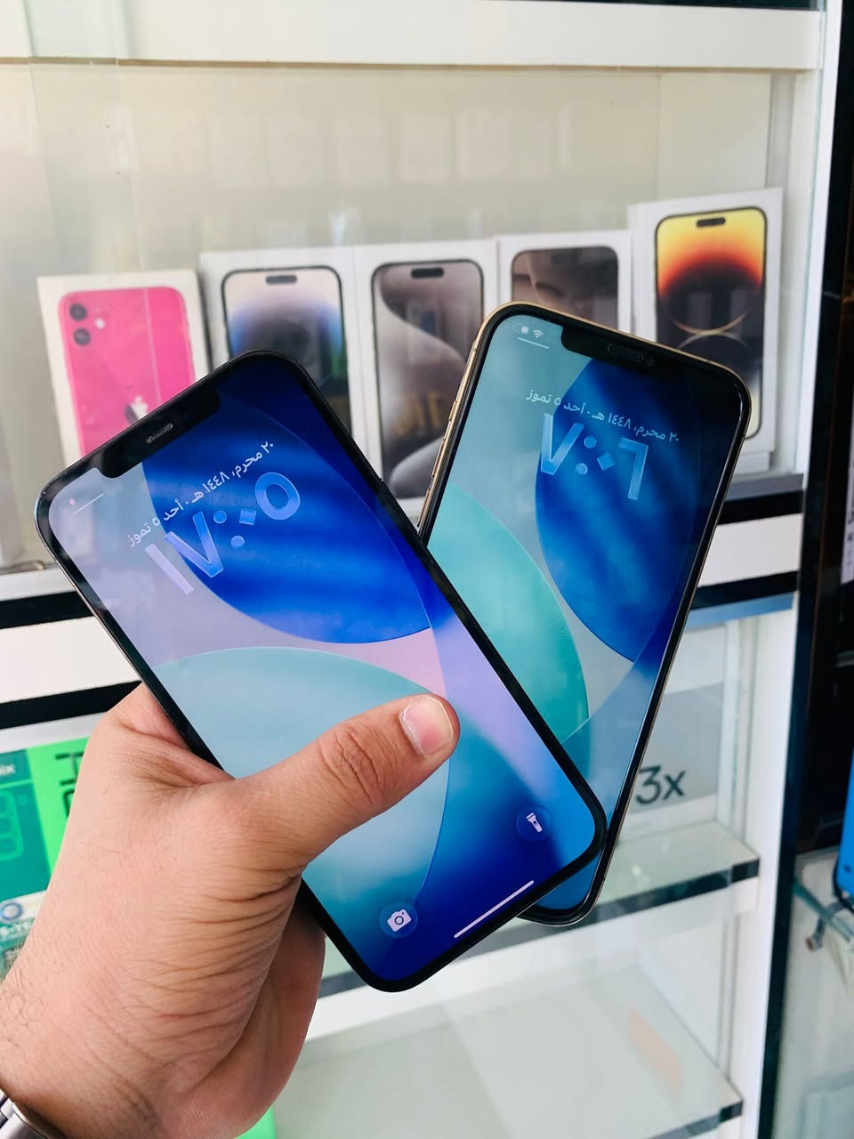 السلام عليكم للبيع 
قطعتين الأول iPhone 12 Pro Max 
لون أزرك 
ذاكره ٢٥٦ 
بطاريه ٧٩٪؜ بلاد ابد مايصرف 
نموذج M ماستر شرق اوسط 
الجهاز بلادي وكله شغال مابيه أي خلل سعره قفل ٣٦٠ ألف 

الثاني iPhone 12 Pro Max 
لون ذهبي 
ذاكره ٢٥٦ 
بطاريه ١٠٠٪؜ مبدله اصليه 
نموذج m شرق اوسط 
الجهاز مبدل شاشه وكامرا فقط نوعيه زينه فيس ايدي واكف الباقي كله شغال مابيه خلل السعر قفل ٢٨٠ ألف مكاني بغداد مدينه الصدر رقمي *********** 
ضمان يوم ع كل جهاز مركز النور للموبايل
