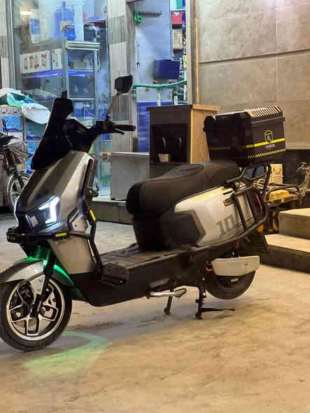 السلام عليكم...دراجه الصاعقه..موديل ..2025.. الحجم ملف 2000W حقيقي السرعه 85K.. حقيقي ..عدد  البطاريات ..6.. جرافيك الحجم
الكبير...V. 72 ..فولت...الدراجه زيرو..  وضع وكاله...عدد التحويلات..4..3..2..1..مع مثبت سرعه..مع نمرة الصعود..لدات أماميه خلفيه.. وجانبيه ... اشاره..دبل اشاره..لايت عالي ناصي..هورن..سكن..سطاب لايت..مخرج شحن وUSP... تشغيل بصمه وسويج ..وتشغيل عن بعد..وصل المعرض. وكتلوك الشركه ...مكاني بغداد الاعظمية ***********
