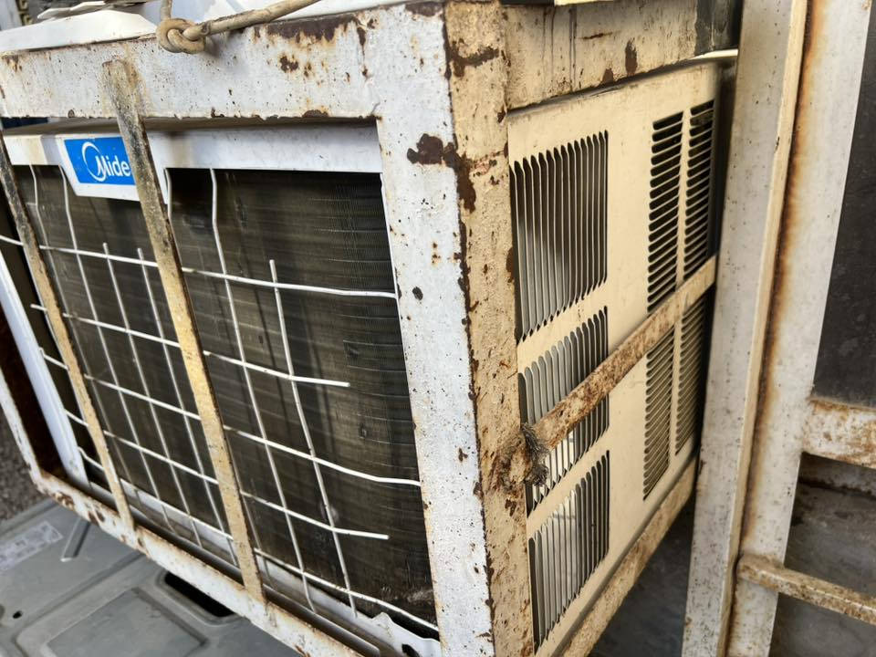 سلام عليكم مكيف ميديم 2 طن شغال نضيف شوفت عينك سعر المكيف 200 او بي مجال بصيط المكان بغداد الفضيلية الرقم ***********
