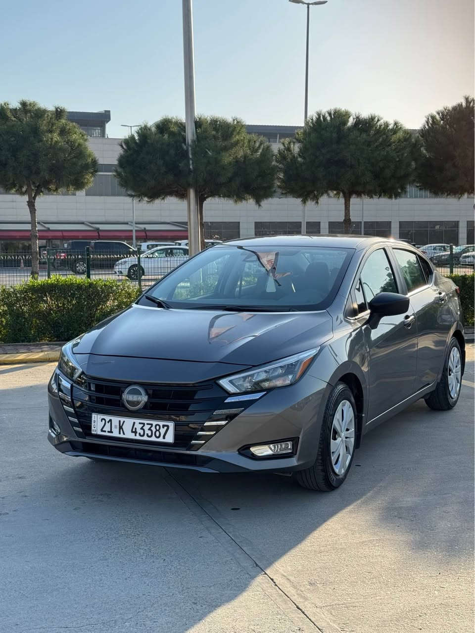 السلام عليكم 
نيسان فيرسا 2025
سيارة جديدة 
ماشية 7 
بية قطعتين صبغ بدون دواخل 
رقم سليمانية وبأسمي
سعر 130 وبيه مجال 
*********** كركوك, العراق
