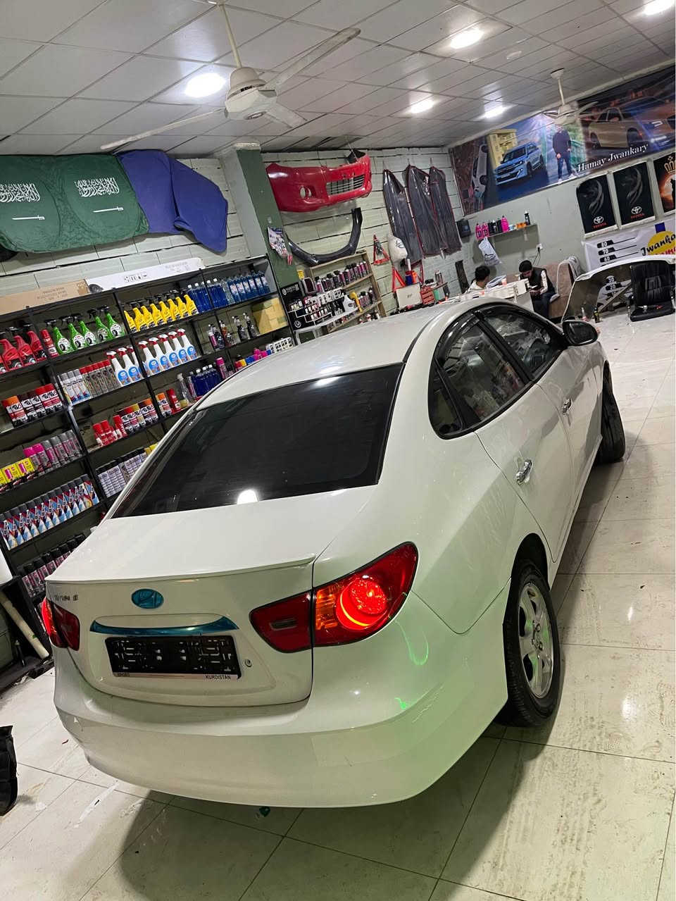 بەناوی خودای بەخشندەی میهرەبان 
هۆندا ئاڤانتی 2009
مەکینەی بچوکی دکشن بەرز 
گێڕ و مەکینەی بەشەرتی فیتەر
دەعم لێدراو و خایس و ڕزیوی بەشەرت 
سەقفی بەشەرت و بێ بۆیاغ 
چوار تایەو ویلی زۆر جوان و گەورەیلەژێرە 
برێک و توندوتۆڵی بەشەرت 
کارەبای
شوێن ڕانیە 
ژ.م.
***********
کۆڕەک واتس ئەپی لەسەرە
مەسج کراوەیە.. رانية, السليمانية
