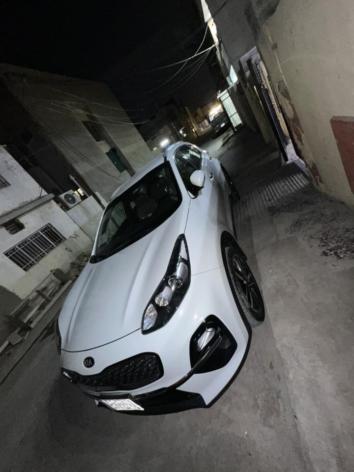 سبورتج للبيع 2020 نص فول
ماشيه 26

سعره 205 وبيه مجال 

السياره جديده

***********
