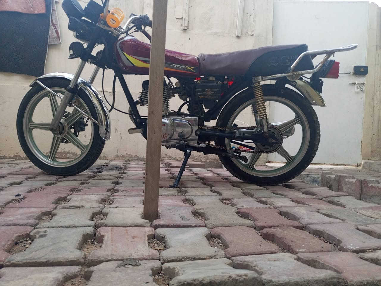 ماطور للبيع  محرك بشرط وكهربائيات شغال كله السعر 300بي مجال ***********
