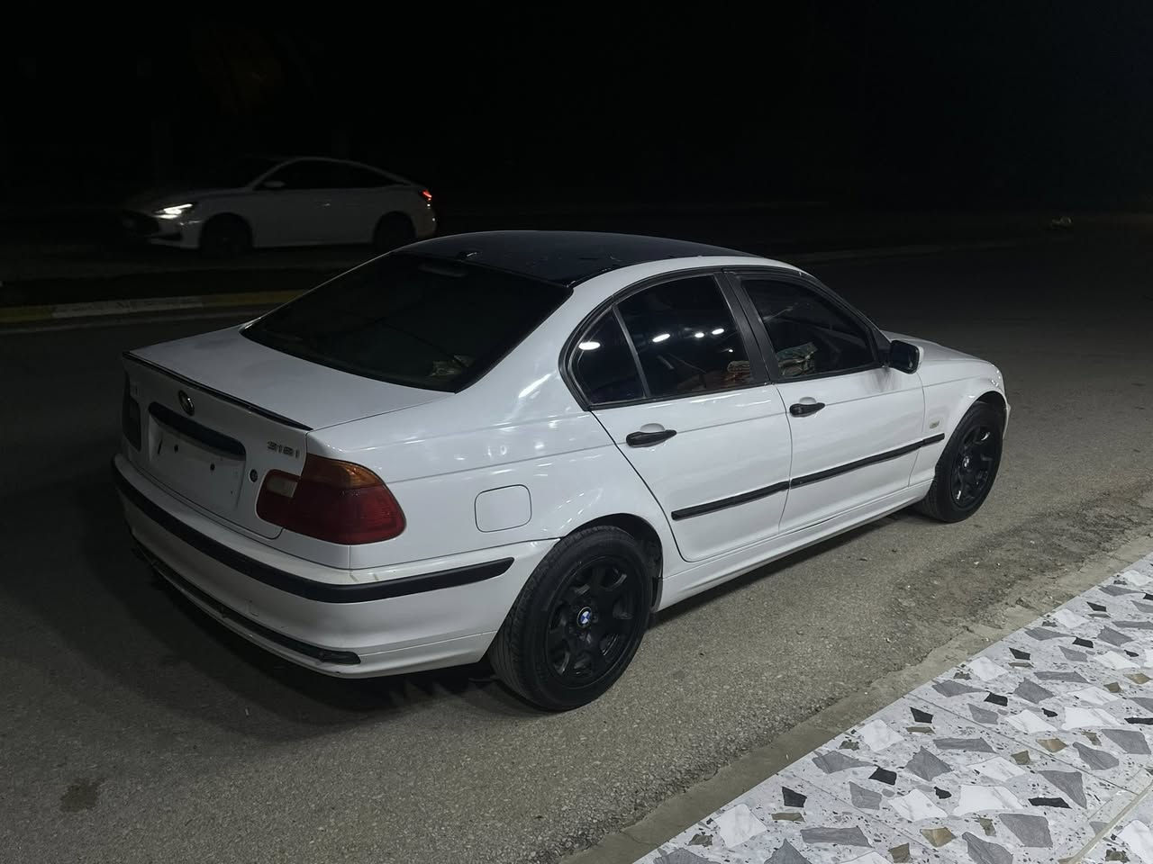 بسم الله رحمان رحیم
BMW e46 318i
شتی نموونە و جوان
مۆدیل 2001
گێڕ ئادی گێڕومەکینە ئەکسلو کارەبای هەموگیانی بەشەرت 
(رۆنی مەکینە-پاتری -فلتەر) گۆراوە سەیارەکە بێ دەعم و لێدراویە تەنیا چوار پارچەی بۆیاخە بێ ناوگرتن  مەنەفێسکەی ون بوە بە علوجی ئەیفرۆشم  موس و براوە بەشەرت شوین هەڵەبجی تازە  بۆ نرخ جاتم بۆ بکەن گۆرینەوەش ئەکەم لەسەر دل گراتن 
ژ.م ***********/ هەڵەبجی تازە
