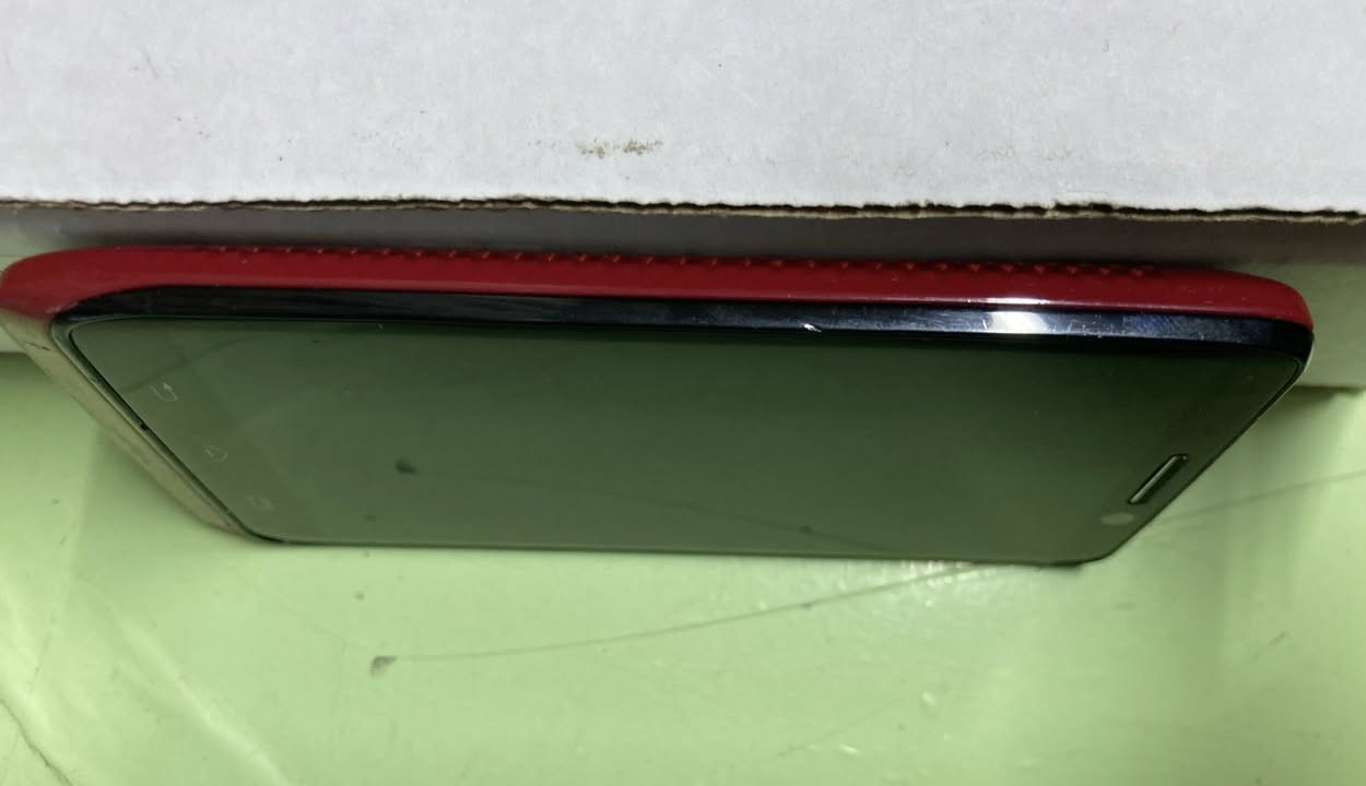 السلام عليكم 
motorola XT1030 -تليفون موترلا مستعمل للبيع 

المواصفات 
الذاكرة الداخلية  : ١٦ كيكا 
حجم الشاشة : ٤ انش 
الكامرة الامامية والخلفية : تعمل
فلاش : يعمل  
البلوتوث : يعمل 
الوافاي : يعمل 
شريحة الاتصال : سيم كارت واحد 
اللون : احمر 
نظام التشغيل : اندرويد ٤.٤.٤
لغة الجهاز : انكيليزي 
لغة الكتابة : عربي - انكليزي 
التطبيقات : يوتيوب يعمل على المتصفح 
التطبيقات الاخرى : واتساب - فايبر - تليجرام لاتعمل بسبب قدم النظام 

السعر 35 الف والتوصيل مجاني 
للاستفسار : ***********
بغداد - شارع فلسطين - ساحة الموال
