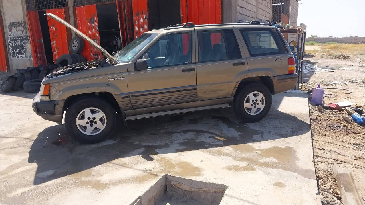 جيب شيروكي موديل ١٩٩٥ رقم دولي محرك مكفول كير يخربط تخم تاير حدادية بدون صبغ  سعر ٤٠ بيها مجال مراوس يرهم للإستفسار *********** ***********
