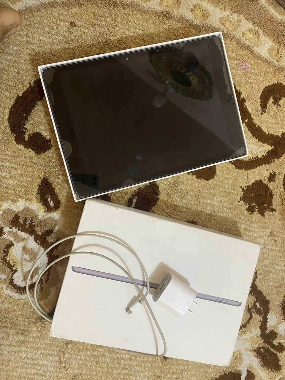 السلام عليكم من رخصة الادمن 🤎.
ايباد ٩ 
ذاكرة ٦٤ 
ما مفتوح ابد غراضه كامله شرط الاصليات 
نموذج m 
استخدام غرض الدراسة فقط
 هاي الفطور بالزكة مالته 
نضافة ١٠٠٪؜ تشوف بعينك 
شاشة ٣ خيارات الاصلية 
قطعة كلش نضيفة شرط الفحص 
مكاني حرية نجف الاشرف 
السعر ٣٢٠ بي مجال 
اتصال واتساب ***********
او ماسنجر مفتوح ايضا 
بيكم خير وتددلون
