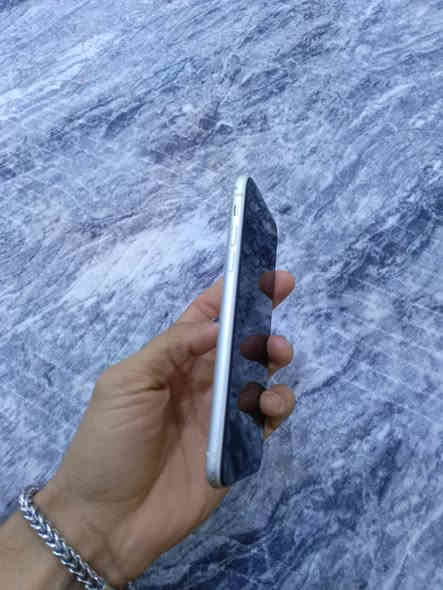 11 كامرتين جهاز نضيف 
فقط بطاريه مبدل 100
ذاكره 64
كامرات ٫ صوت ٫ سيم 
كله مكفول ونضيف 
بصمه وجه متوقف 
سعر 190
***********
