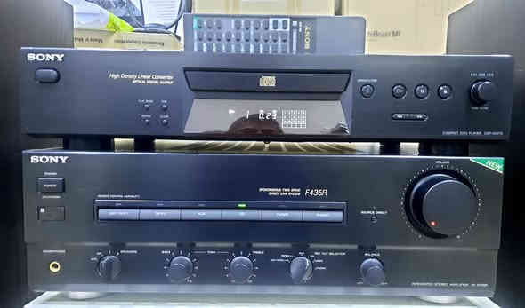 السلام عليكم . من رخصة الادمن المحترم . امبليفاير ماركة SONY كهرباء ٢٢٠ بقوة ٢٠٠ واط وتحكم ريمونت و يشغل ٤ سماعات ودك سيدي نظيف جدا على وضع الشركة مع ريمونت كونترول سعرهن ٢٢٠ الف دينار . مكان كركوك و يوجد توصيل ***********
