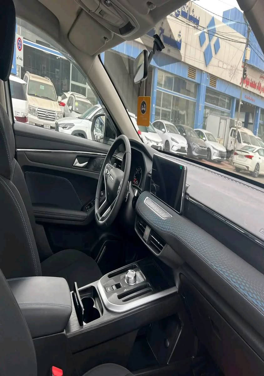 ئەوەی مووشتەریە با نامەی بنێرێت
‎2025 هاڤال جۆلیۆن موديل شكل نوي  
‎  تعدیل سورعە و سوكان فوليوم بەسمە و بریک بەسمە لایت بک لایت لید کامیرە
‎ هیچ کێشەیەکی نیە زمان شريكة ١٠ سال بي
سبوغ و تەعدیل  بەشەرتە سەیارەکە14هه زار  كيلؤ مةتر رؤييه بة ناوةي خؤمة 
‎ سحر. 148 مه جاله كى كه م  

هاڤاڵ جۆلیۆن لەسەر نوێترین پلاتفۆڕمی LEMON دروستکراوە کە کێشەکەی سووکترە، بەمەش کاراییەکی زیادتر و باشترکردنی بەکاربردنی سووتەمەنی دابیندەکات.

بزوێنەرێکی 1.5 توربۆچارجی 4 سلیندەری و گێڕبۆکسێکی 7-خێرایی DCT ، کە بەرزترین هێزی 156 ئەسپە (hp) و بەرزترین تۆرکی 220 نیوتن مەتر (Nm) بەرهەمدەهێنێت، لە کاتێکدا ئاستی بەکاربردنی سووتەمەنییەکەی بۆ 6.8 لیتر بۆ هەر 100 کم لە سووڕی دەرەوەی شاردا کەمکراوەتەوە.


**إذا كنت صاحب هذا الإعلان وتريد حذفه لأي سبب، رجاءا أرسل رسالة إلى الدعم الفني**