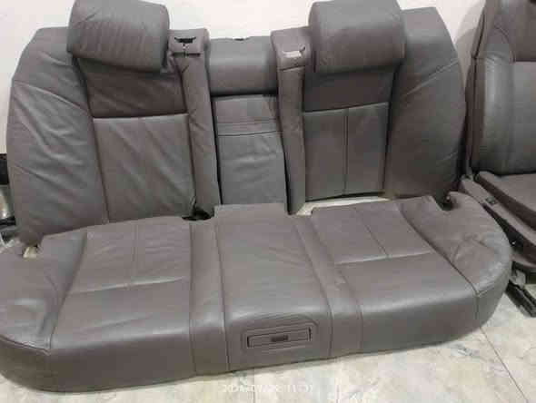 السلام عليكم غرفه خفاش حاويه جديده لون قهوائي كلش نضيفه كامله من كلشي كشنات كهرباء امامي خلفي تدفئه 
السعر ٧٥٠$ ***********
