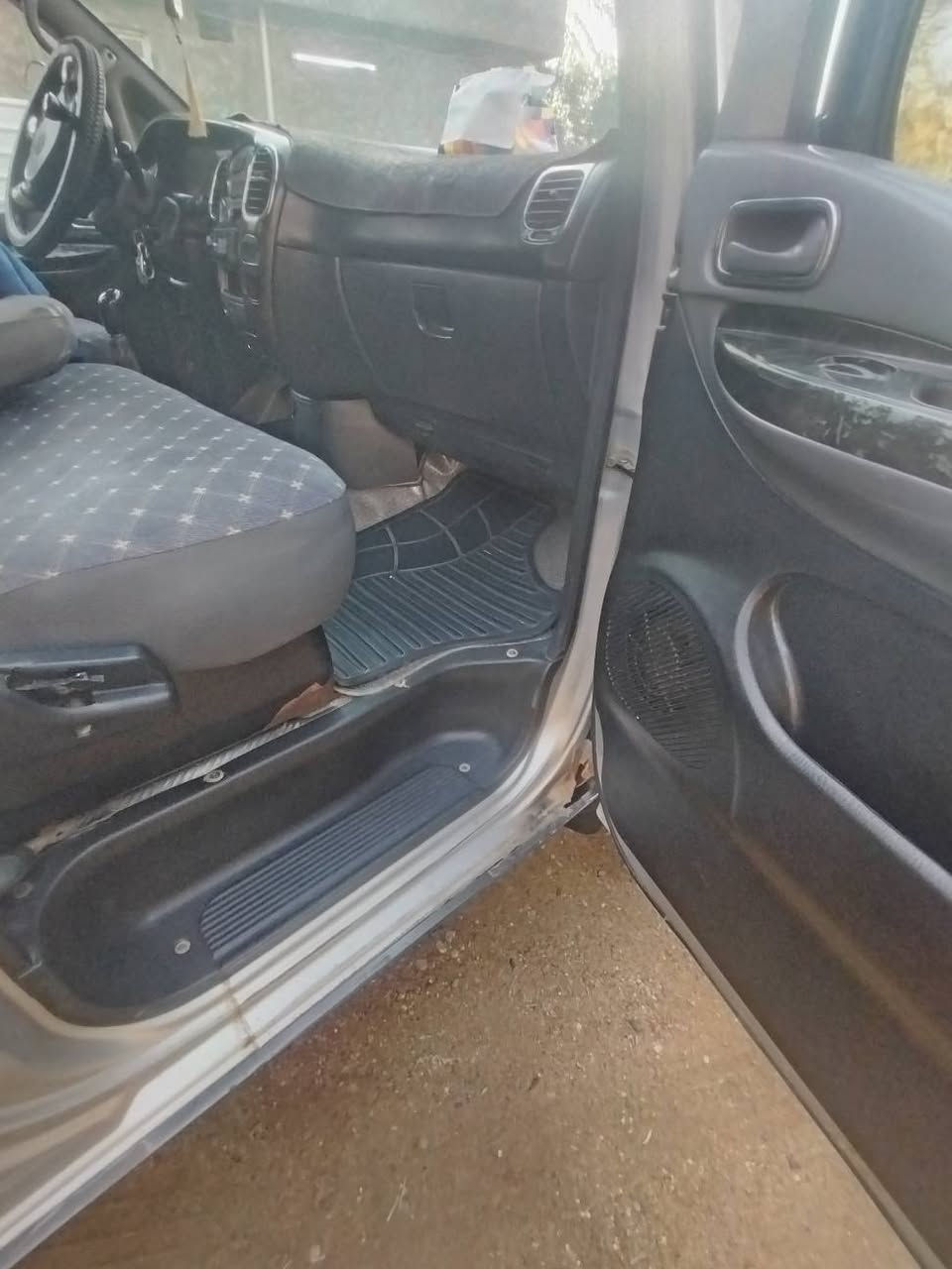 سلام عليكم ستاركس مفتوحه كير عادي محرك وكير ومكفوله تخم تاير مكفول من صبغ وضرب ***********///***********
