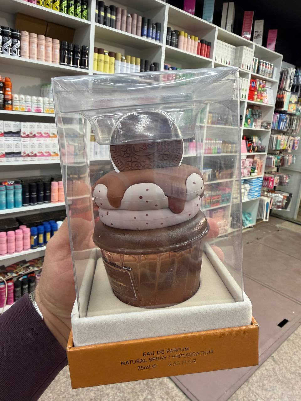 أحلى عطر سويت شوكولاته ، كوكيز 🍪

من شركة لطافة 

🔹 الافتتاحية: كوكيز، شوكولاتة خفيفة، سكر
🔹 الوسط: فانيلا كريمية، حليب، لمسة كراميل
🔹 النهاية: مسك ناعم، سكر بني، فانيلا دافئة

🔸 وصف مختصر:
عطر كوكيز وشوكولاتة بنفحة دافية وكريمية. إحساس بسكوت طري طالع من الفرن، ناعم وحلو وثابت، مثالي لمحبي العطور الغورماندية الشتوية

هل عطر بل ضمان الفوحان والثبات فدشي رهيب كوالتي كلش عالي 💯💯

#الاصلي باركود 

سعر قطعة 25 بدل 40


**إذا كنت صاحب هذا الإعلان وتريد حذفه لأي سبب، رجاءا أرسل رسالة إلى الدعم الفني**