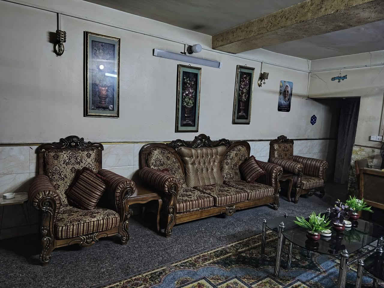 السلام عليكم تخم تركي خشب زان عشر مقاعد نظافة 80 بالميه سعره 500مكاني بغداد البياع ***********
