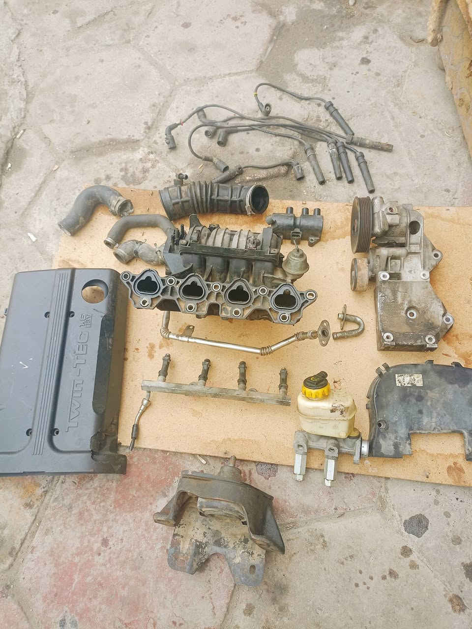 السلام عليكم غراض نظيفة يرهمن عالاوبترا او النوبرا شيفيدك منهن ابيعلك واذا كلهن ابيع ب 100 الف مكاني حي الجهاد 
***********
