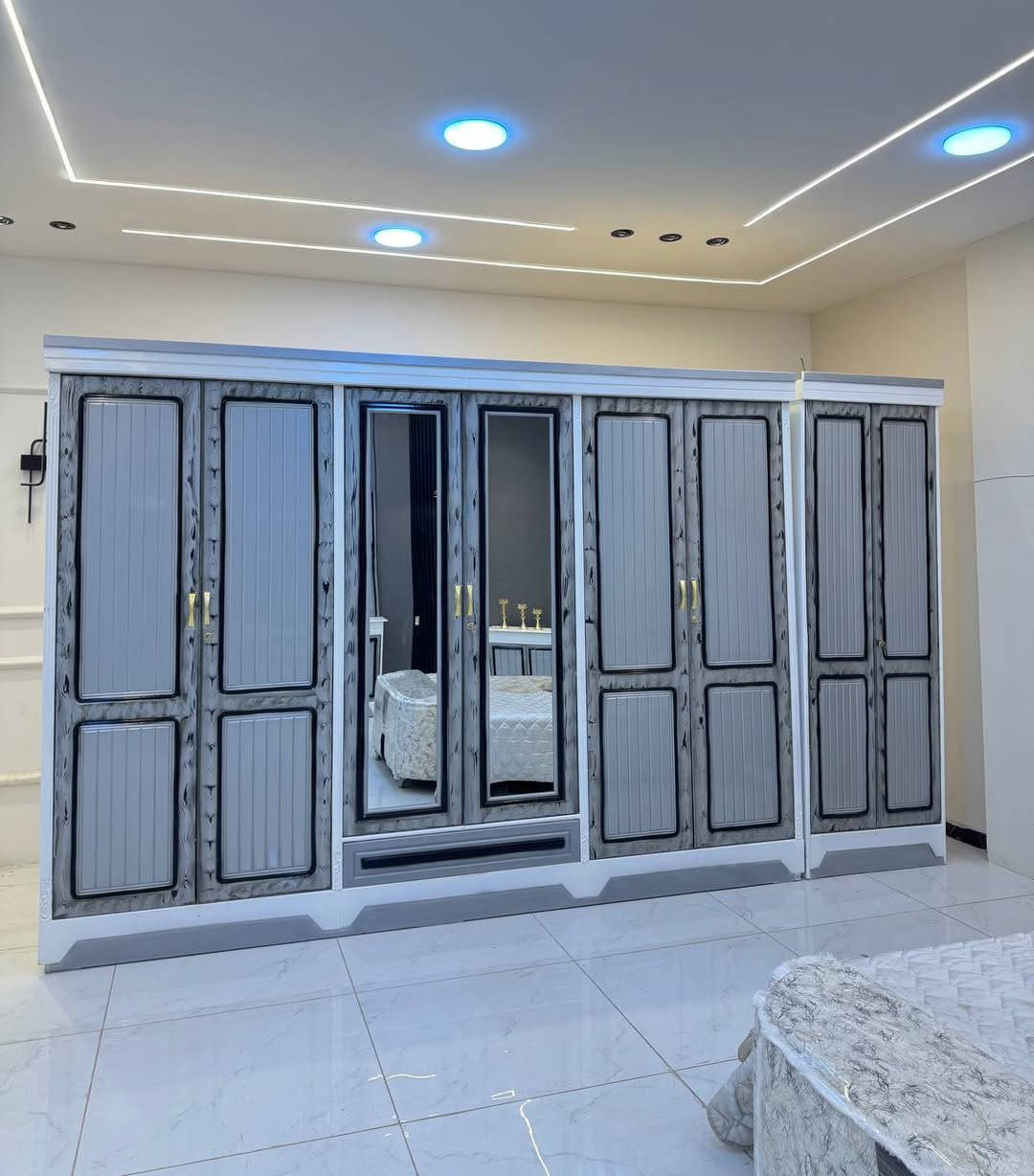 حصرياً الموديل الجديد   
غرفه نجاره قتصاديه 🛌
 مليون و150
الكنتور ارتفاع 240 عرض 320 
مع الزاويه مجموع الطول 4 امتار 
السمك الخارجي للغرفه 5 ملم ام دي اف
والسمك الداخلي 3 ملم معاكس ابيض

الشازلون والطابوريه حسب الطلب سعره 75

متوفر توصيل وشد داخل بغداد 😊
متوفر توصيل وشد لكافة محافضات العراق 🇮🇶


**إذا كنت صاحب هذا الإعلان وتريد حذفه لأي سبب، رجاءا أرسل رسالة إلى الدعم الفني**