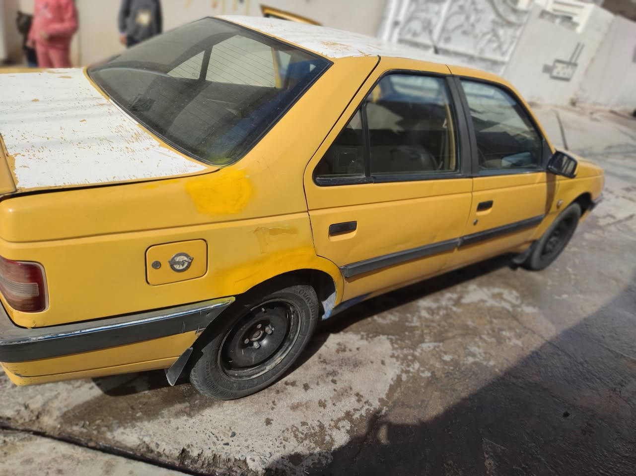 سيارة للبيع بيجو 405  سياره موجود بكركوك
ج جديد لايت زينون دوشمه جديده تايرات نص عمر چاملخ خلفي سكن بيها ضربة هيئة مطلوبه ينزل من السعر مابيها غرامات السعر25 ورقه وبيها مجال والسيارة بأسمي بي كوبون بنزين
العنوان كركوك () رقم تلفوني ***********
