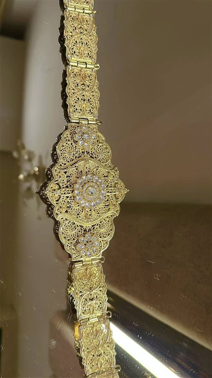 مرحبا بنات عندي حزام مغربي للبيع ينلبس مع القفطان او فستان الزفاف ويرهم للزي الكردي الحزام جديد غير مستخدم طلاء ثابت ثقيل وراقي جداً عندي فقط قطعة وحدة للطلب مراسلة الخاص💗💗


**إذا كنت صاحب هذا الإعلان وتريد حذفه لأي سبب، رجاءا أرسل رسالة إلى الدعم الفني**