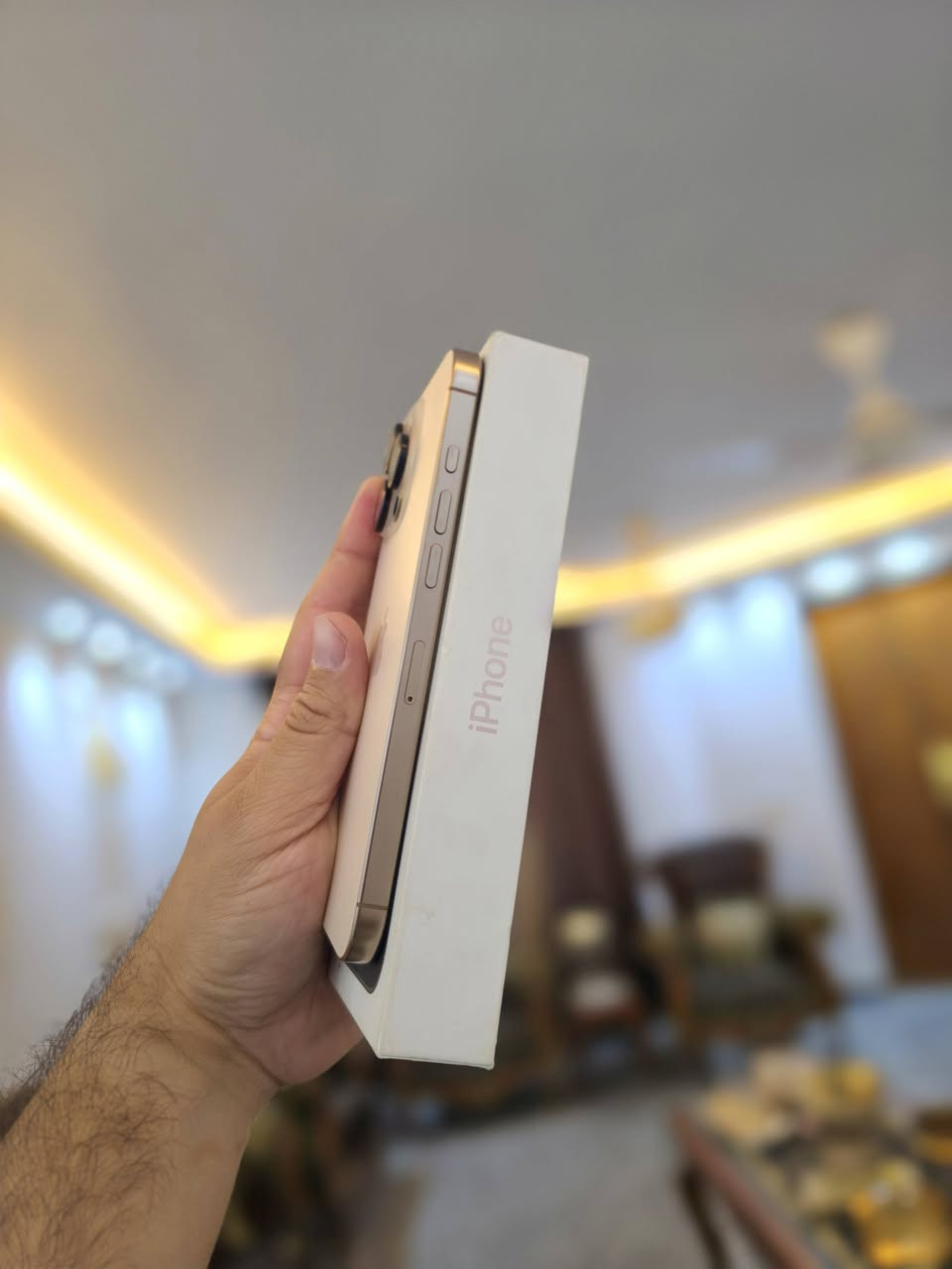 ايفون ١٦ بروماكس
ذاكره ٢٥٦
شرق اوسط وكالة ماستر 
بطاريه ٩٩ 
الجهاز نظيف مكفول زلغ مبي 
السعر ١٤٣٥ وبي مجال بسيط
عنواني بغداد 
للتواصل  *********** واتس اب او اتصال
