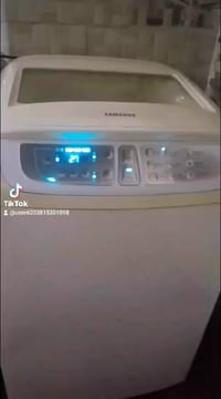 عندي غسالة اوتوماتيك مستعمله حجم 15كيلو  السعر250الف فقط  وات ساب 0781...