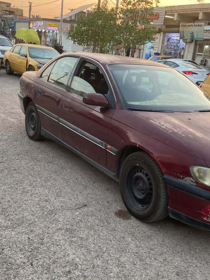 سلام عليكم أوبل بزون موديل ٩٤
مكينه وكير بطه جدد تخم تاير 
جواها سياره مكفوله منل ضربه والعيب شرعي
رقم واسط تحويل مباشر ***********
