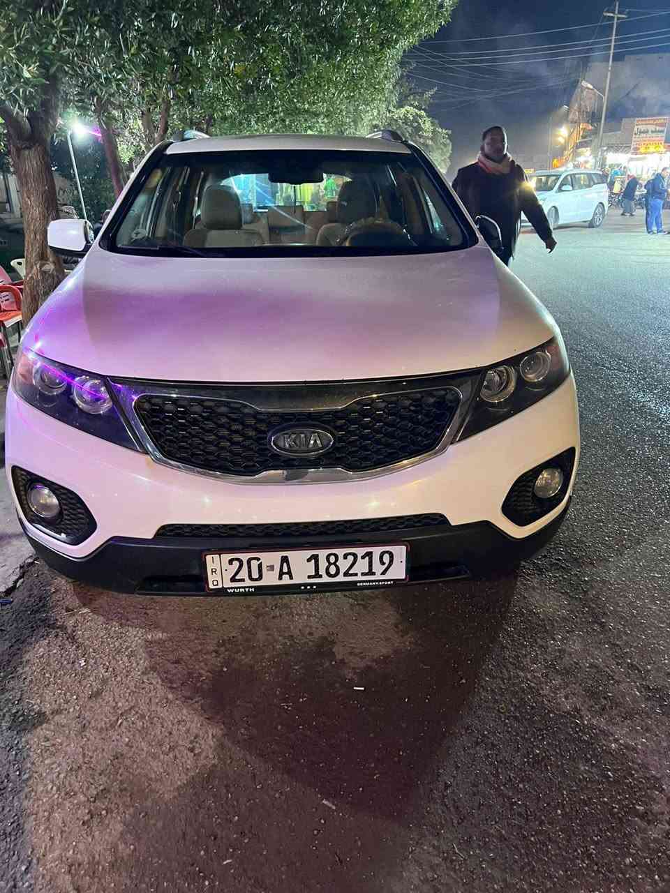 السلام عليكم 
سورنتو 2012 وارد كوري 
مكينة 2400 
7 راكب 
تخم تاير جديد 
صدر جديد 
كهربائيات كله جديد 
كير مكينه مكفولات خير من الله 
غرفتها تخبل نظيفه كلش
دينار ما تصرف عليها 
بيها بارد صغير بلباب الخلفي فقط 
سنويه وهزة جديدة باسمي 
رقم ديالى  الجديد 
ماشية 210 k 
سعرها 138 وبيها مجال بسيط 
مكانها ديالى  بعقوبه 
***********
