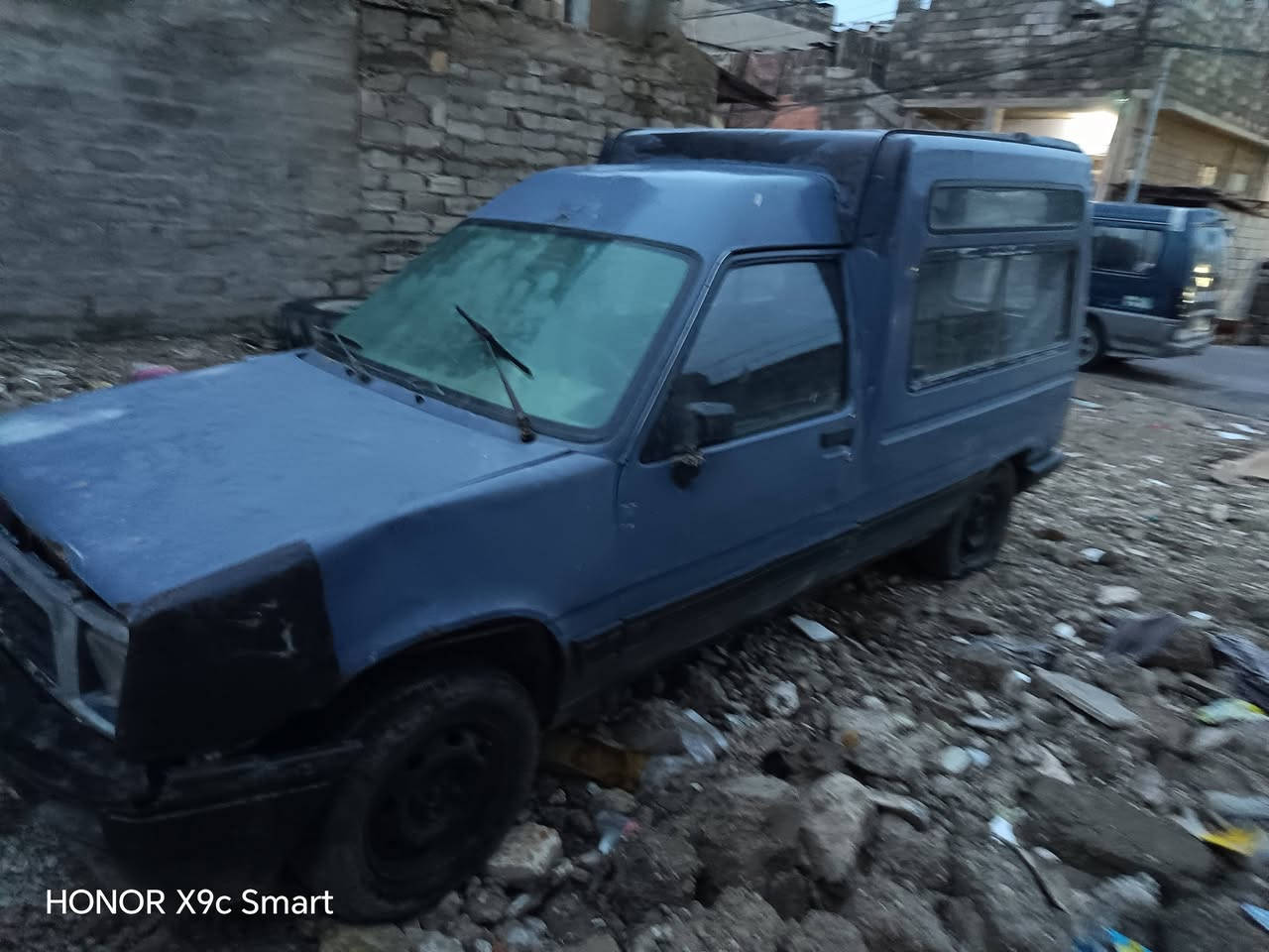 السلام عليكم. رينو ١٠ورقة لشغل والسفرات محرك اجديد مال كص. امبدل ***********لاتصال
