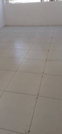 خلفه تطبيك ارضيات ودرج شرط شغل ليزر وضمان و باسعار مناسبة  07892677827