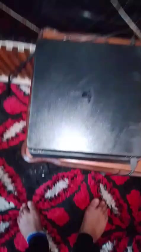 السلام عليكم بلاي 4 سليم جديد برغي ما مفتوح بي يدة اصليه وملحقاته 260 بي مجال قليل ***********9
