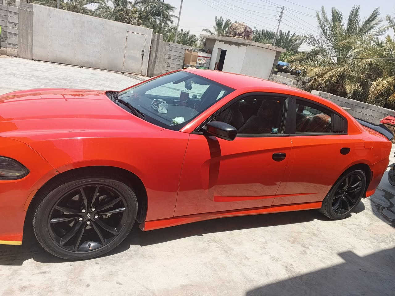 للبيع چارجر 2018 وارد كندي كفالة
فول مواصفات sxt 
شاشة كبيرة 
شفتات

رقم بغداد بسمي السعر 215 وبيها مجال 

رقم الهاتف ***********
