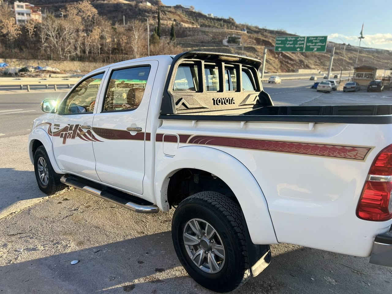 مەرزیە ٢٠١٢ گیر عادی سەید نەهرۆ
کلین تایتل سیارە یەک دەستە زۆر خاوێن و بێ کێشەیە و کەم رۆیشتووە 

هەموو گیانی بە شەرتە 

مەکینە نەکرایتەوە بە شەرتی فەحس.

نوقتەیەکی پێوەبی رسمم گرتووە دامناوە 

سەنەوی سیارە ٨/٢٠٢٧ بەسەردەچی 

سیارە رەقەم هەولێرە.

١٤٣ هەزارحەقیقی  رۆیشتووە

***********

سیارە لە هەولێرە
