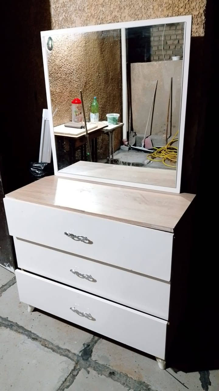 للبيع وآل كاروك بناتي نفس دزاين بصوره وبعد احله ميت قاط والله ما مستخدم جديد فقط ركبنا سعره ٥٠ وكرسي اطفال ١٥ وال ميز مرايه ٣٥


**إذا كنت صاحب هذا الإعلان وتريد حذفه لأي سبب، رجاءا أرسل رسالة إلى الدعم الفني**