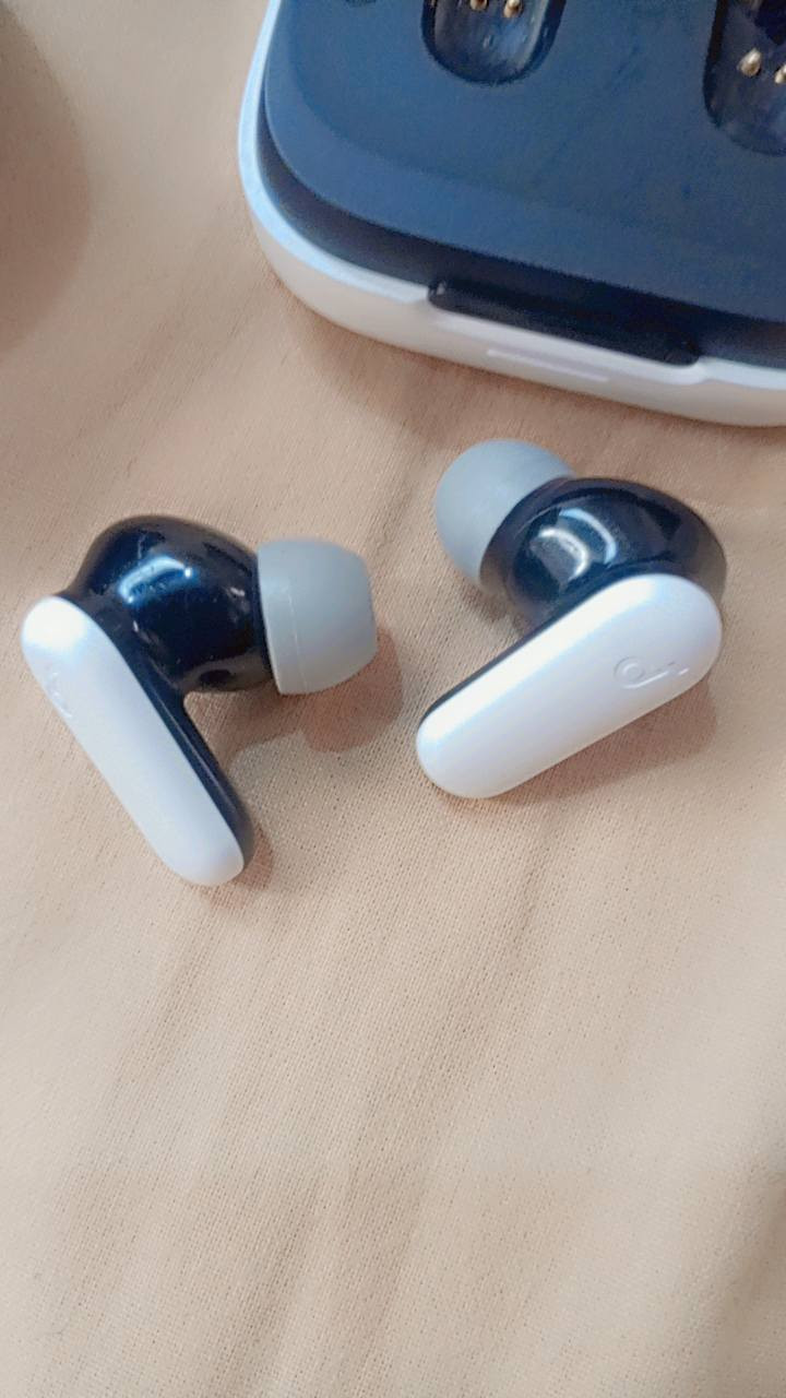 سماعه بلوتوث soundcore R50i NC سماعه نضيفه ولعزل بيهه فلولل مصارلهه هواي وستعمال قليل وشحن بيهه يطول يوم كامل ما عده القاعده مال سماعه تطول ٤٨ ساعه السماعه صارت عليه هيه ولحافضه ٥٠ رايدهه ٣٥


**إذا كنت صاحب هذا الإعلان وتريد حذفه لأي سبب، رجاءا أرسل رسالة إلى الدعم الفني**