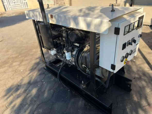 النوع     لستر بتر انكليزي 4بستم بلادي
السعه 20kv 
كاتم 100%100
المولد بلادي ممفتوح والتوليد غير مفتوح ع الشغل ضمان 
العنوان بابل الشوملي 
للاستفسار مراسله الصفحه او الاتصال ع الرقم 
***********
