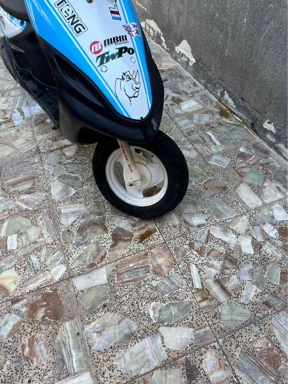 دراجه ماكس منغولي الداجه جديده من اشتريتها لحد الآن ما فاتحها اشتريتها من صديقي وما فحصت الدراجه جديده بمعنى الكلام الدراجه عجبتك تسوقها عجبتك تنطيني فلوسي والله وياك مو تجي وره يوم يومين وكتلي والله تعال رجعها 
السعر 850 وبيها مجال 
الرقم بي بس واتساب *********** القرنة, البصرة
