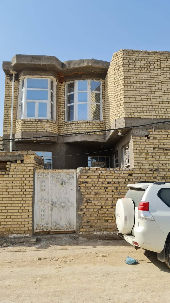 بسم الله الرحمن الرحيم
اللهم صل على محمد وال محمد

بيت للبيع زراعي سند ٢٥ مداور اسهم المساحه ١٧٠ متر  طابق ونص
فيه غرفتين نوم  ٦ متر وصاله 
واستقبال ومطبخ  وصحيات  
ومنور داخلي  وخارجي على شارعين
العنوان حي النفط مقابل البانزين
خلف مولدة سيد علي
السعر خاص وبي مجال 
فعلى الراغب بالشراء
مراجعة مكتب سيد ناجح الحافظ
***********
***********
