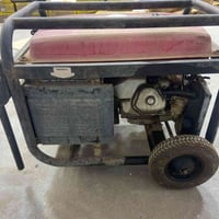 متوفر غرفه نوم كلش نظيفه وقناني غاز نظيفات ومولد 20 امبير يشتغل سويج و...