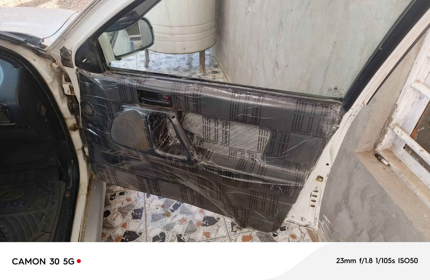 مكان السياره بابل راعيها بديالى شرط المداور 
داخله هزه جديده
كير محرك نضيفات لا تنقيص ولا تبخير
حداديه جديده و تخم تاير 
كهربائياتها شغاله كلها تبريد ثلج
السعر 27و بيها مجال 
السنويه تنتهي بل 29
للاتصال ***********
***********
