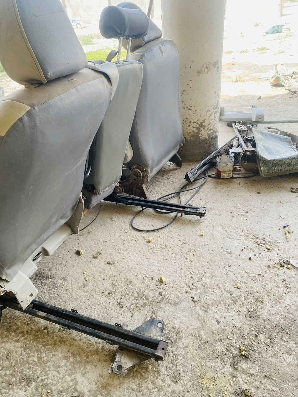 السلام عليكم كشنات البيع هنا والقواعد البيع مالت تيوتاسينا موديل 2011 مكانهن الحله الحمزه الغربي ***********
